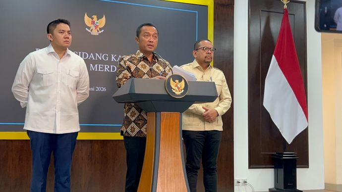 Menteri Sekretaris Negara Prasetyo Hadi mengumukan penggantian Kepala Badan Gizi Nasional (BGN) Dadan Hidayana di Kantor Presiden, Kompleks Istana Kepresidenan, Jakarta, Selasa, 2 Juni 2026