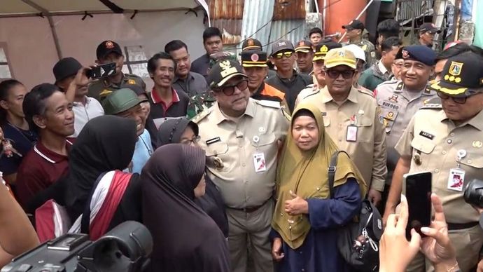 Rano Karno di lokasi kebakaran Kemayoran
