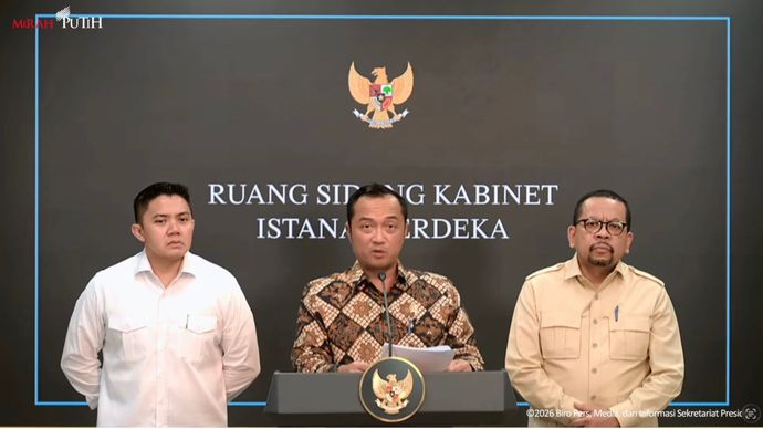 Mensesneg Prasetyo Hadi mengumumkan pencopotan Kepala BGN Dadan Hindayana.
