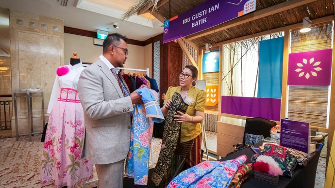 Kebaya Mbok Dhe Kini Tembus Pasar Internasional dan Berdayakan Penjahit Lokal