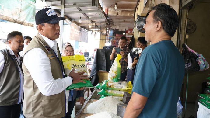 BULOG Gelontorkan Beras SPHP dan Percepat Penyaluran Bantuan Pangan untuk Menjaga Stabilitas Harga Beras