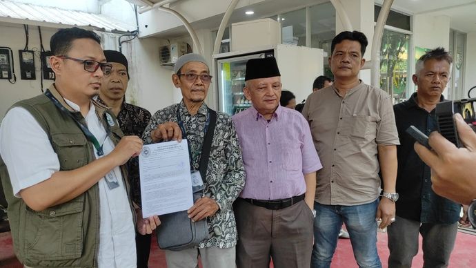 Pedagang Pasar Kranji laporkan Pemkot Bekasi ke Kejaksaan Agung. 