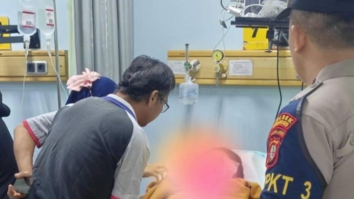 Ibu yang dibacok perampok di rumahnya. 