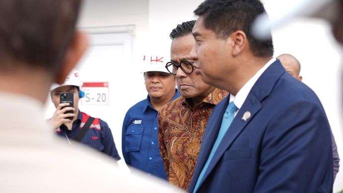 Kepala BP BUMN sekaligus COO Danantara, Dony Oskaria bersama Menteri Perumahan dan Kawasan Permukiman (PKP) Maruarar Sirait