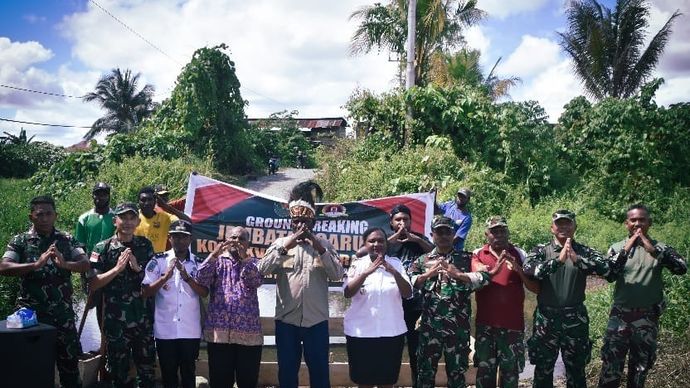 Kodim 1710/Mimika melaksanakan kegiatan ground breaking pembangunan enam Jembatan Garuda yang tersebar di tiga distrik, yakni Distrik Wania, Distrik Kuala Kencana, dan Distrik Mimika Timur