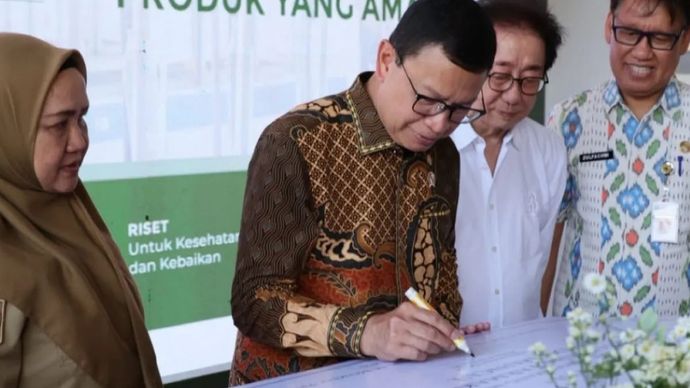 Kepala Badan Pengawas Obat dan Makanan (BPOM) Taruna Ikrar meresmikan sekaligus meninjau fasilitas Laboratorium Farmakologi terbaru milik PT Sido Muncul di Semarang, Selasa, 9 Juni 2026.