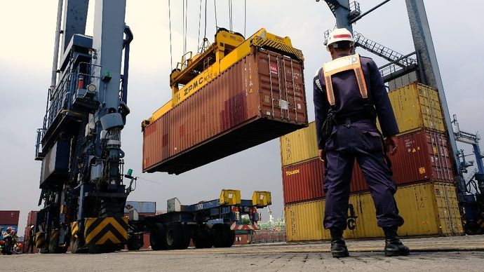 Direktorat Jenderal Bea dan Cukai (DJBC) menyampaikan penerimaan dari sektor kepabeanan dan cukai mencatatkan titik balik positif per April 2026.  