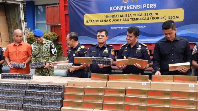 Bea Cukai melalui Kantor Wilayah (Kanwil) Bea Cukai Banten bersama Bea Cukai Merak berhasil menggagalkan upaya peredaran 8.2 juta batang rokok ilegal dalam dua penindakan terpisah di kawasan Pelabuhan Penyeberangan Merak-Bakauheni. 