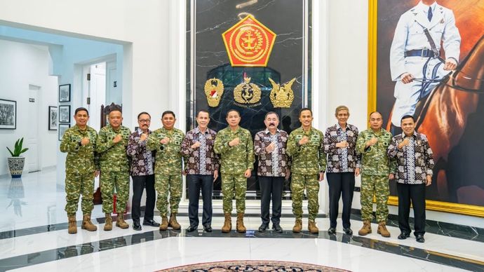 Panglima TNI Jenderal TNI Agus Subiyanto menerima audiensi jajaran Pengurus Pusat Persatuan Purnawirawan Angkatan Darat (PPAD) yang dipimpin Ketua Umum PPAD Mayjen TNI (Purn) Dr. Komaruddin, S.S.IP., M.Sc., di Subden Merdeka Barat, Jakarta Pusat, Kamis, 11 Juni 2026