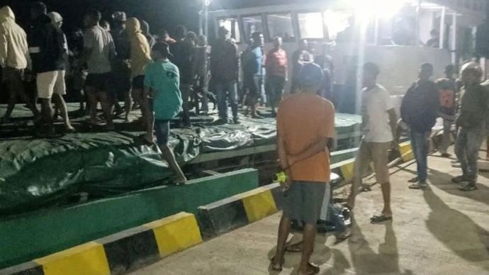 Petugas BPD Kabupaten Maluku Barat Daya bersama Tim SAR Gabungan dengan dibantu masyarakat sementara melakukan operasi SAR mencari delapan penumpang speedboat yang dilaporkan tenggelam di Perairan Pulau Dai sejak Kamis, (11/6/2026). (Foto: ANTARA/HO-BPBD MBD)