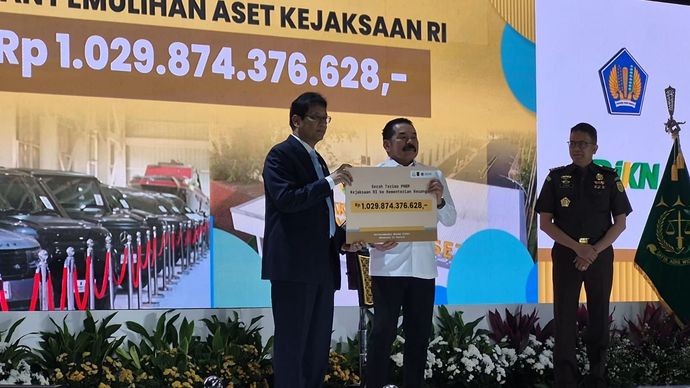Jaksa Agung ST Burhanuddin menyerahkan dana Penerimaan Negara Bukan Pajak (PNBP) hasil pemulihan aset senilai Rp1,029 triliun kepada Menteri Keuangan (Menkeu) Purbaya Yudhi Sadewa. 