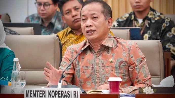 Menteri Koperasi Ferry Juliantono berbicara dalam rapat kerja dengan Komisi VI DPR RI di Jakarta, Kamis, 11 Juni 2026.