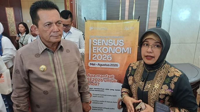 Kepala BPS RI Amalia Adininggar Widyasanti dan Gubernur Kepri Ansar Ahmad diwawancara usai menghadiri kegiatan Pencanangan Sensus Ekonomi 2026 tingkat Provinsi Kepri di Aula Wan Seri Beni, Dompak, Tanjungpinang.