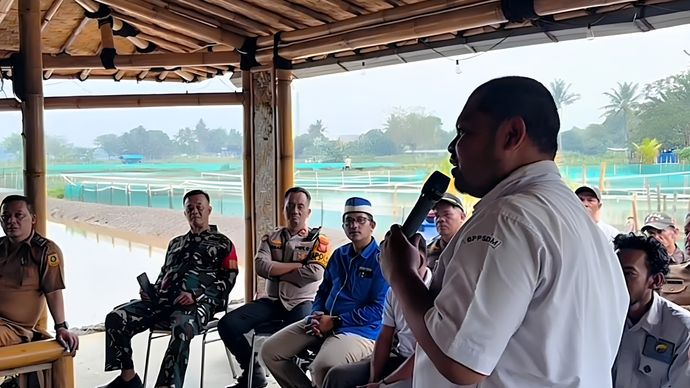 Bupati Bogor Rudy Susmanto Dialog Bersama Komunitas Budidaya Ikan di Ciseeng