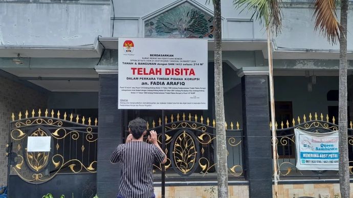 Salah satu rumah milik Bupati Pekalongan nonaktif Fadia Arafiq di Semarang, Jawa Tengah, yang disita Komisi Pemberantasan Korupsi. 