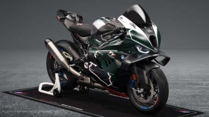 BMW Motorrad M 1000 RR edisi terbatas rayakan 115 tahun Isle of Man TT. (Foto: Istimewa via Paultan) 