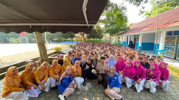 Diskominfo Kenalkan Dunia Penyiaran kepada Pelajar Lewat OB Van Teman FM Goes to School