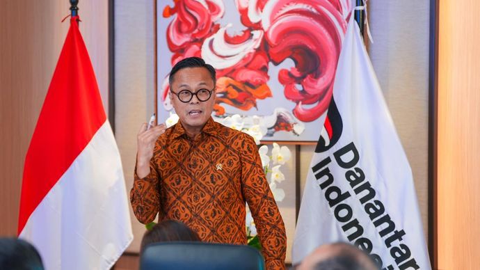 Kepala BP BUMN sekaligus COO Danantara, Dony Oskaria, dengan sejumlah jajaran direksi BUMN di Wisma Danantara Indonesia pada Jumat 19 Juni 2026 membahas perkembangan kinerja BUMN.