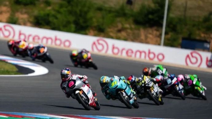Pembalap muda Indonesia Veda Ega Pratama (9) menempati posisi kelima balapan Moto3 GP Ceko 2026 di Sirkuit Masaryk, Brno, Republik Ceko, Minggu (21/6/2026). (Foto: honda.racing/moto-3/pri) (Antara)