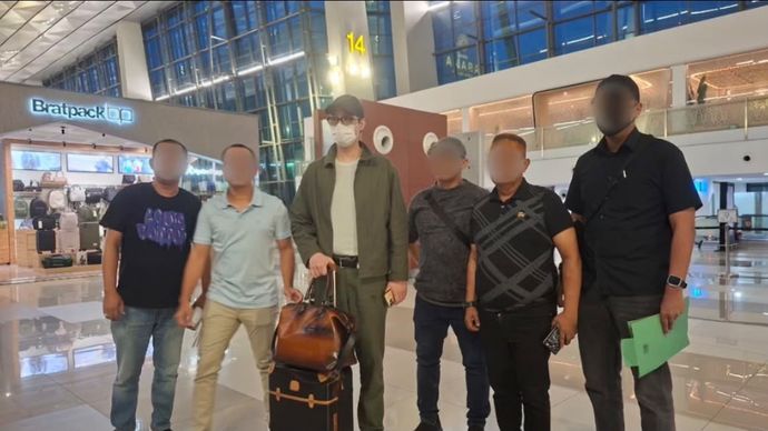 Kejaksaan Agung (Kejagung) berhasil menangkap terdakwa buron kasus penipuan bisnis batu bara, Richard Arief Muljadi (38) di Bandara Soekarno-Hatta (Soetta), Tangerang, Banten.