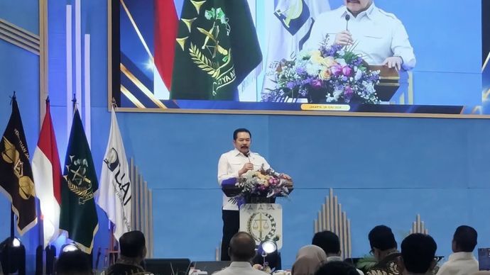 Jaksa Agung ST Burhanuddin berbicara dalam acara Seminar Nasional Refleksi Enam Bulan Implementasi KUHP dan KUHAP serta Bedah Buku di Jakarta, Rabu, 24 Juni 2026.