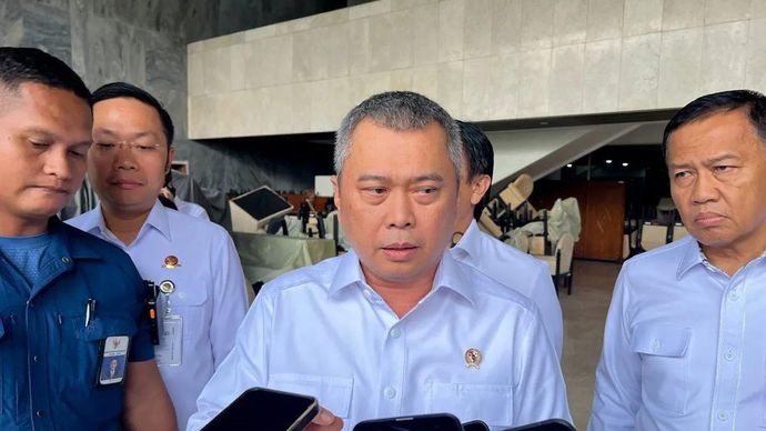 Arsip foto - Menteri Perhubungan Dudy Purwagandhi menjawab pertanyaan awak media ditemui di Jakarta.