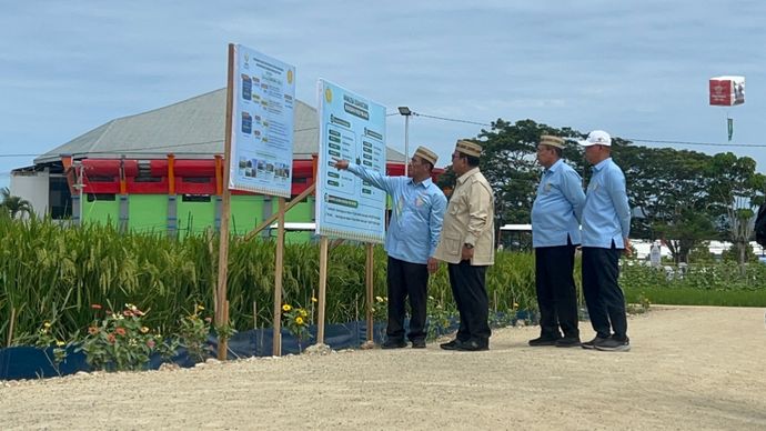 Prabowo Subianto dalam Puncak Pekan Nasional (PENAS) Petani dan Nelayan XVII di Sport Center Limboto, Kabupaten Gorontalo, Provinsi Gorontalo, pada Rabu, 24 Juni 202
