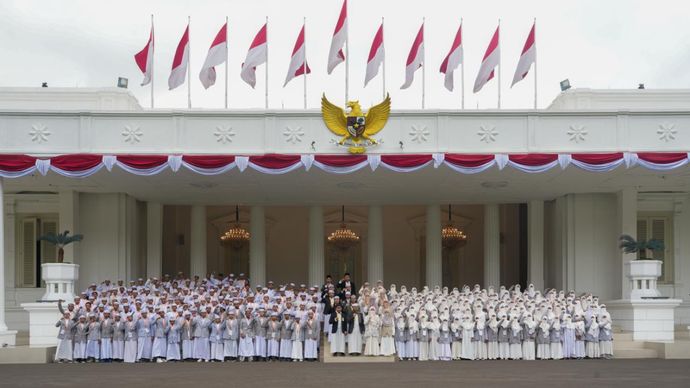 Istana Kepresidenan Jakarta menerima kunjungan sejumlah santri dan pengajar Pondok Pesantren Qurrotu Nafsin dalam program &ldquo;Istana untuk Anak Sekolah&rdquo;