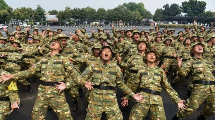 TNI AL jelaskan rutinitas manajer koperasi selama latsarmil di Marinir Sejumlah peserta program Sarjana Penggerak Pembangunan Indonesia (SPPI) meneriakkan yel-yel saat mengikuti Pelatihan Dasar Kemiliteran (Latsarmil) calon manajer Koperasi Desa Merah Putih (KDMP) di Brigif 1 Marinir Cilandak, Jakarta, Kamis, 25 Juni 2026.
