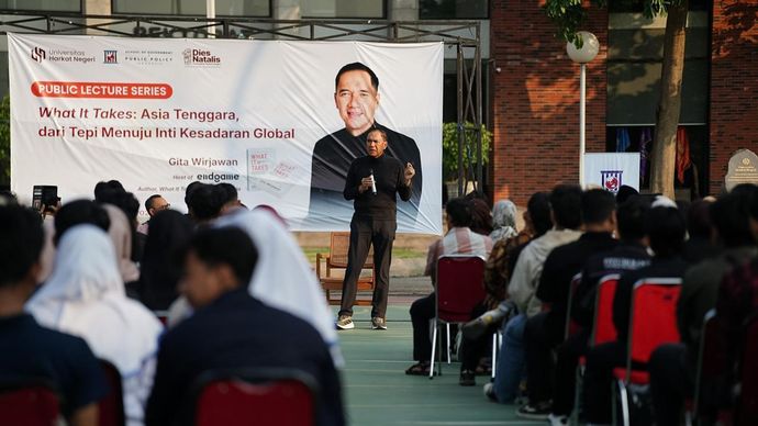 enjadi pembicara dalam Public Lecture Series yang digelar dalam rangka menyambut Dies Natalis pertama Universitas Harkat Negeri (UHN) di Kampus Tegal, Senin, 22 Juni 2026. 