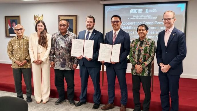 Kementerian Kehutanan (Kemenhut) RI dan Emergent Forest Finance Accelerator, Inc. menandatangani nota kesepahaman (MoU) terkait peluang kerja sama dalam mendukung upaya pengurangan emisi dari sektor kehutanan Indonesia, dalam rangkaian London Climate Action Week 2026 di London, Inggris, Kamis, 25 Juni 2026.
