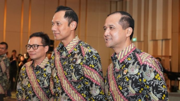 Menteri Koordinator Bidang Infrastruktur dan Pembangunan Kewilayahan Agus Harimurti Yudhoyono (AHY), Menteri Transmigrasi M. Iftitah Sulaiman Suryanagara