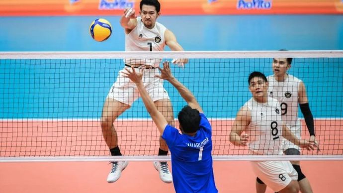 Foto arsip - Pemain Timnas voli putra Indonesia Daffa Naufal Mauludani melakukan smes pada laga melawan Filipina pada SEA Games 2025 di Indoor Stadium Huamark, Bangkok, Selasa, 16 Desember 2025.