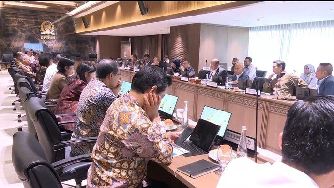 Suasana rapat koordinasi Pemerintah, DPR RI, Bank Indonesia, Dewan Ekonomi Nasional (DEN), serta kementerian dan BUMN di Gedung DPR RI, Jakarta, Senin ,29 Juni 2026. Pertemuan membahas strategi menjaga stabilitas makroekonomi dan mendorong pertumbuhan ekonomi nasional.