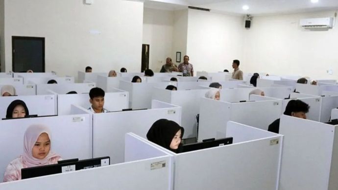 Penyelenggaraan Ujian Tulis Berbasis Komputer (UTBK) Seleksi Mandiri Masuk Perguruan Tinggi Negeri (SMMPTN)-Barat 2026 hari pertama, di Bengkulu. 