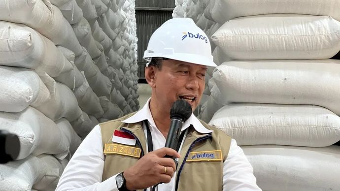 Direktur Utama Perum Bulog Ahmad Rizal Ramdhani memberi keterangan ketika ditemui di Gudang Bulog Kantor Wilayah DKI Jakarta dan Banten, Jakarta, Senin, 29 Juni 2026.