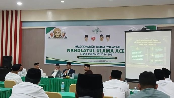 Calon Ketua Umum Pengurus Besar Nahdlatul Ulama (PBNU), KH Abdussalam Shohib atau Gus Salam bersilaturrahmi dengan pengurus PWNU Aceh dan Cabang se Aceh di sela-sela kegiatan Musyawarah Kerja Wilayah NU Aceh, di Banda Aceh, Minggu.