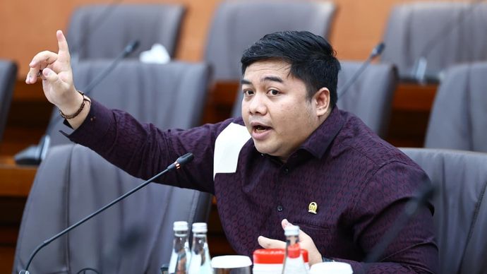 Anggota Komisi VI DPR RI, Kawendra Lukistian, atau yang akrab disapa Mas Kawe menyoroti persoalan perusahaan Over The Top (OTT) yang beroperasi di Indonesia. Menurutnya, perusahaan digital global tidak boleh hanya menikmati pasar dan infrastruktur telekomunikasi nasional tanpa memberikan kontribusi yang sepadan kepada negara.