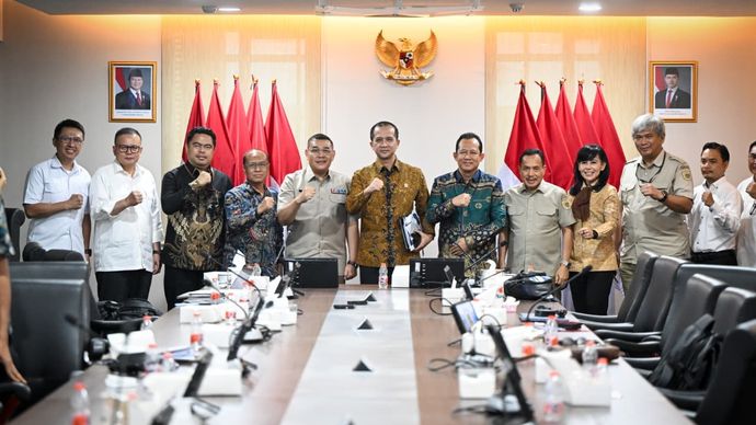 Menteri Transmigrasi M. Iftitah Sulaiman 