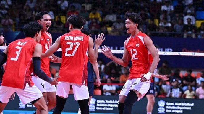 Para pemain tim nasional bola voli putra Indonesia berselebrasi seusai mencetak poin dalam partai final Piala Asia AVC 2026 melawan Korea Selatan di Kompleks Olahraga Veer Savarkar, Naranpura, Amdavad, India, Minggu, 28 Juni 2026.