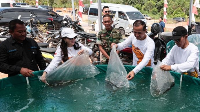 Menteri Transmigrasi M. Iftitah Sulaiman 