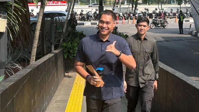 Mantan Menteri Pemuda dan Olahraga Ario Bimo Nandito Ariotedjo (kiri) memenuhi panggilan Komisi Pemberantasan Korupsi (KPK) sebagai saksi kasus dugaan korupsi kuota haji dengan mendatangi Gedung Merah Putih KPK, Jakarta, Selasa, 30 Juni 2026