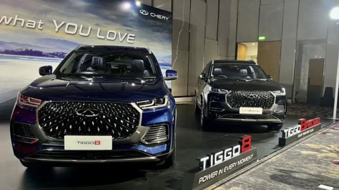 Ilustrasi - Mobil Chery Tiggo 8 (kiri) dan Chery Tiggo ProMax