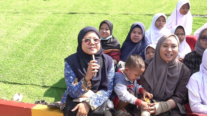 Ibu dan Anak Kompak Apresiasi MBG, Ringankan Orang Tua dan Menu Disukai Siswa.