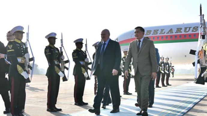 Presiden Belarus Aleksandr Lukashenko Tiba di Indonesia, Disambut Menhan Sjafrie Sambut