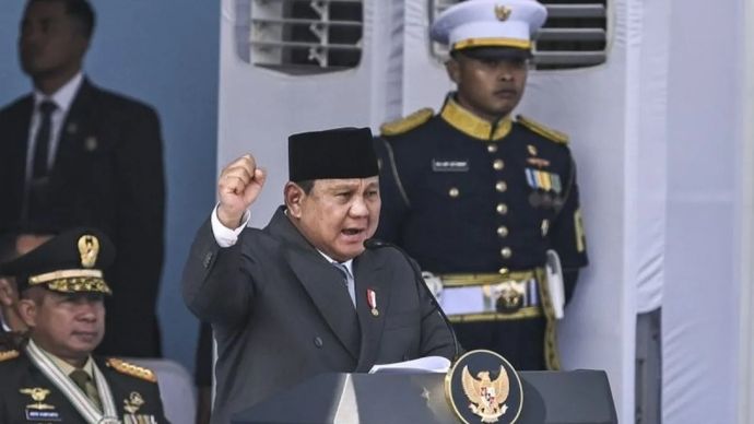 Presiden Prabowo Subianto (tengah) menyampaikan pidatonya saat menjadi inspektur upacara HUT Ke-80 Bhayangkara di Pusat Latihan Brimob Polri, Cikeas, Bogor, Jawa Barat, Rabu, 1 Juli 2026.