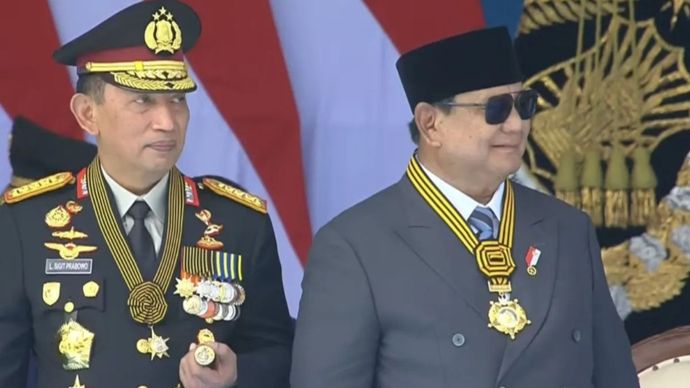 Tangkapan layar - Presiden RI Prabowo Subianto (kanan) dan Kapolri Jenderal Polisi Listyo Sigit Prabowo dalam upacara peringatan Hari Bhayangkara ke-80 di Satuan Latihan (Satlat) Brimob Polri, Cikeas, Kabupaten Bogor, Jawa Barat, Rabu, 1  Juli 2026. 