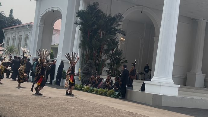 Prabowo Sambut Hangat Presiden Belarus Alexander Lukashenko di Istana Merdeka