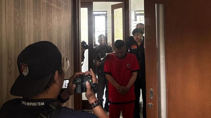 Kepolisian Daerah Jawa Barat menggelar rekonstruksi kasus penganiayaan berat dan penyekapan yang dilakukan tersangka Taufik Hidayat (30) terhadap wanita berinisial YTR (29) di Mapolda Jabar, Kota Bandung, Kamis, 2 Juli 2026.