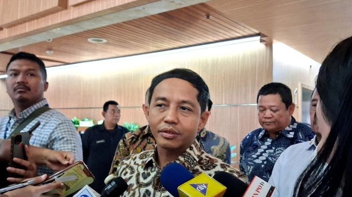 Menhut Raja Juli Antoni dalam konferensi pers terkait klarifikasi isu keterlibatan dirinya dalam OTT KPK Bupati Kuansing di Jakarta, Jumat, 3 Juli 2026.